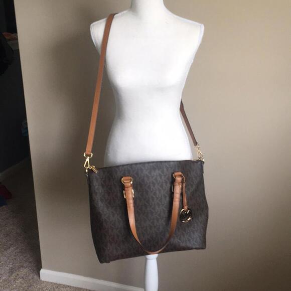 Michael Kors purse - Picture 1 of 7